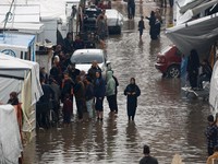 Potret Hujan Deras Picu Banjir, Ribuan Tenda Pengungsi Gaza Terendam