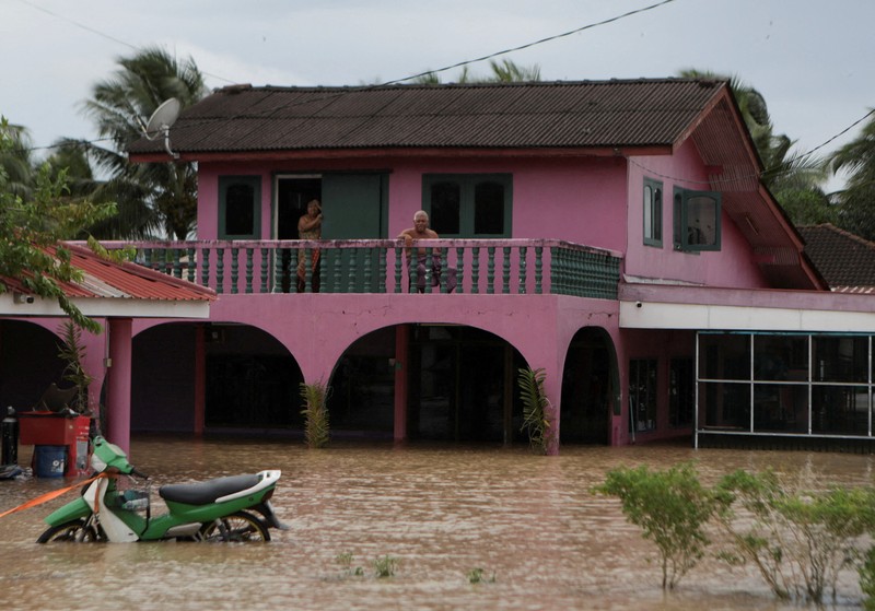 Hujan deras menyebabkan banjir di negara bagian utara Malaysia, yang berbatasan dengan Thailand, di Kangar, Malaysia, Rabu (26/11/2025). (via REUTERS/Royal Thai Navy)