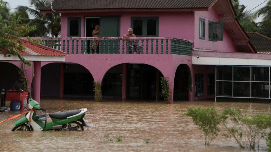 Hujan deras menyebabkan banjir di negara bagian utara Malaysia, yang berbatasan dengan Thailand, di Kangar, Malaysia, Rabu (26/11/2025). (via REUTERS/Royal Thai Navy)
