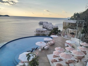 Bisa-bisanya Ada Resort Mewah di Atas Laut Tanpa Amdal dan Tak Bayar Pajak