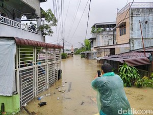 Banjir Besar di Gang Pelita 2 Medan, Air Sampai ke Atap Rumah