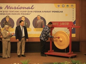 Gelar Seminar Nasional, Bupati Gresik Dukung Penerapan KUHP yang Baru