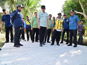 Bupati Egi Perbaiki Jalan Rusak di Pasuruan, Warga Sudah Menanti 10 Tahun