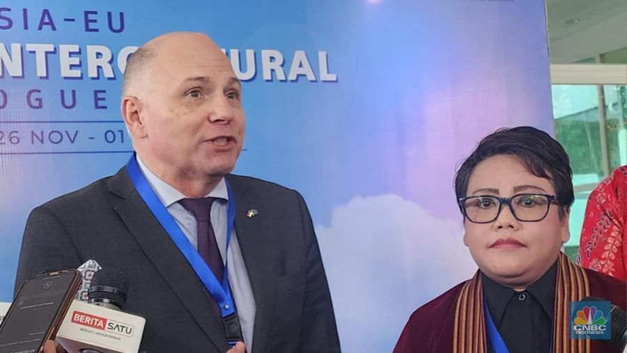 Deputy Head of Mission EU Delegation to Indonesia Stephane Mechati dan Direktur Diplomasi Publik Kementerian Luar Negeri Ani Nigeriawati. (CNBC Indonesia/Tommy Patrio Sorongan)