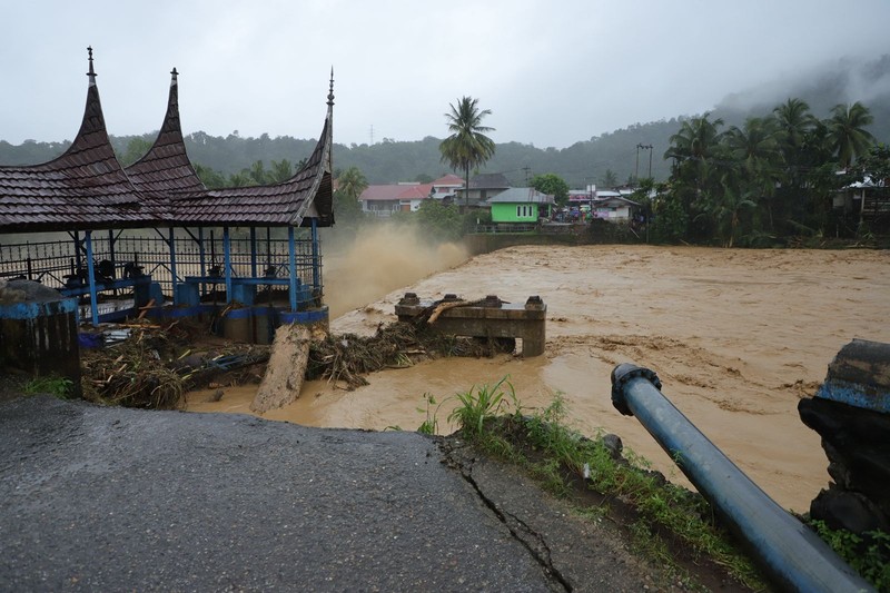 Hujan mengguyur Kota Padang, Provinsi Sumatera Barat (Sumbar), sepanjang hari ini, Kamis (27/11/2025). (Dok. BNPB)