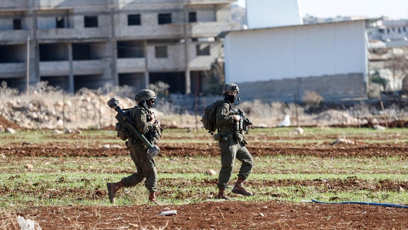 Israel mengumumkan operasi 'kontraterorisme' baru dalam skala besar di Tubas, utara Tepi Barat yang diduduki, Kamis (27/11/2025). (REUTERS/Mohamad Torokman)
