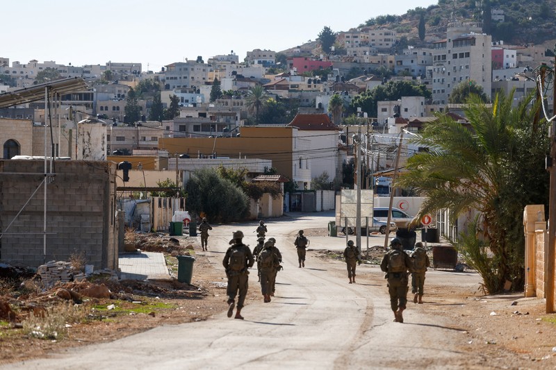 Israel mengumumkan operasi 'kontraterorisme' baru dalam skala besar di Tubas, utara Tepi Barat yang diduduki, Kamis (27/11/2025). (REUTERS/Mohamad Torokman)