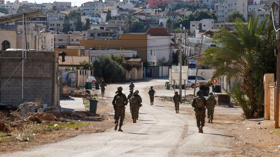 Israel mengumumkan operasi 'kontraterorisme' baru dalam skala besar di Tubas, utara Tepi Barat yang diduduki, Kamis (27/11/2025). (REUTERS/Mohamad Torokman)