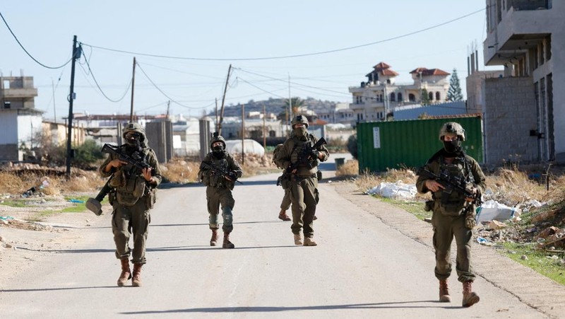 Israel mengumumkan operasi 'kontraterorisme' baru dalam skala besar di Tubas, utara Tepi Barat yang diduduki, Kamis (27/11/2025). (REUTERS/Mohamad Torokman)