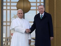 Potret Perjalanan Apostolik Perdana Paus Leo, Temui Erdogan di Turki