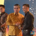 Potret Menaker Beri Penghargaan Naker Award 2025, Siapa Juaranya?