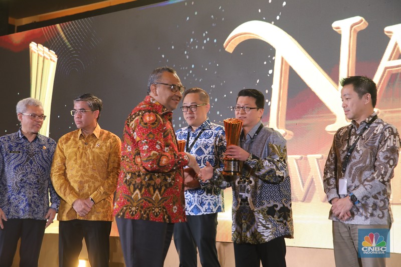 Menteri Ketenagakerjaan, Yassierli menyampaikan laporan dalam acara Naker Award 2025 di Jakarta, Rabu (26/11/2025). (CNBC Indonesia/Faisal Rahman)