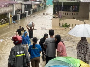 Ratusan Rumah Warga di Belakang Polsek Sunggal Nyaris Tenggelam karena Banjir