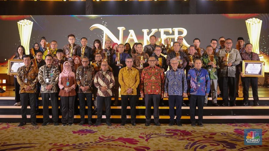 Menteri Ketenagakerjaan, Yassierli menyampaikan laporan dalam acara Naker Award 2025 di Jakarta, Rabu (26/11/2025). (CNBC Indonesia/Faisal Rahman)