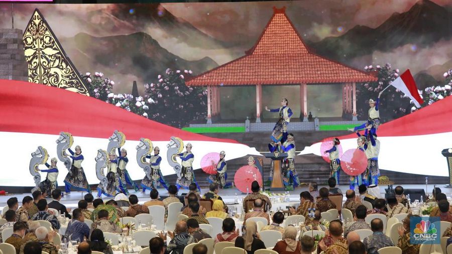 Bank Indonesia (BI) menggelar acara Pertemuan Tahunan Bank Indonesia (PTBI) Tahun 2025 "Tangguh dan Mandiri: Sinergi Mendorong Pertubuhan Ekonomi Lebih Tinggi dan Berdaya Tahan" di Grha Bhasvara Icchana, kompleks kantor pusat Bank Indonesia, Jakarta, Jumat (28/11/2025) malam. (CNBC Indonesia/Muhamad Sabki)