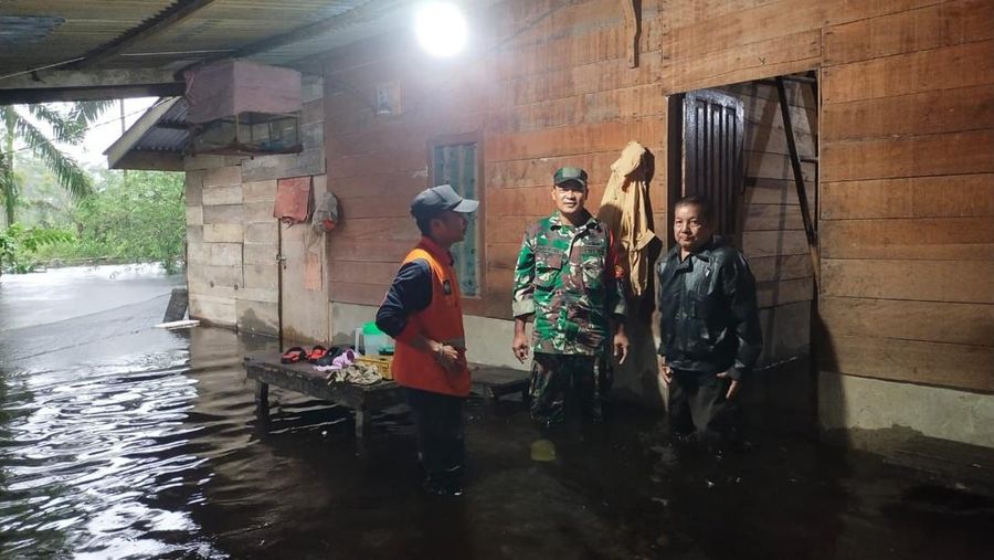 Kondisi banjir di Kabupaten Aceh Selatan, Provinsi Aceh. Petugas gabungan telah turun ke lokasi terdampak, Kamis (28/11/2025). (Dok. BPBD Kabupaten Aceh Selatan)