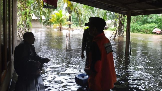 Sumatra Lumpuh, BNPB Bagi-bagi Starlink ke Titik Banjir