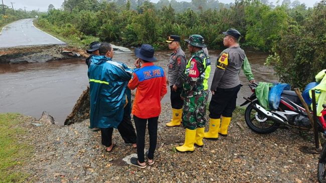 Daftar Lokasi Jalan Putus Digulung Banjir Bandang Sumatera Utara-Aceh