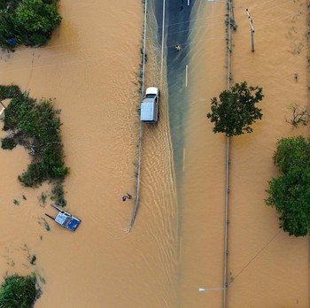 Banjir Bandang Gulung Thailand, Pohon Kutang Muncul-Jalan Jadi Sungai