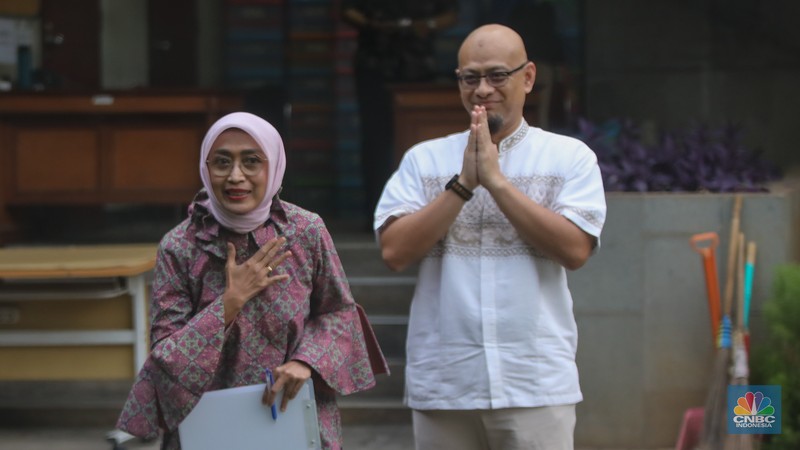 Mantan Dirut PT ASDP Indonesia Ferry (Persero), Ira Puspadewi meninggalkan Rumah Tahanan Merah Putih, Komisi Pemberantasan Korupsi (Rutan KPK), Kuningan, Jakarta, Jumat (28/11/2025). (CNBC Indonesia/Faisal Rahman)