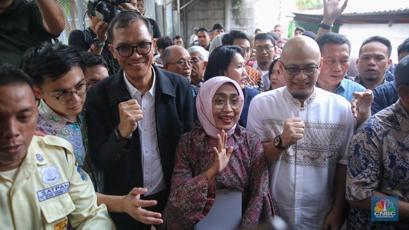 Mantan Dirut PT ASDP Indonesia Ferry (Persero), Ira Puspadewi meninggalkan Rumah Tahanan Merah Putih, Komisi Pemberantasan Korupsi (Rutan KPK), Kuningan, Jakarta, Jumat (28/11/2025). (CNBC Indonesia/Faisal Rahman)