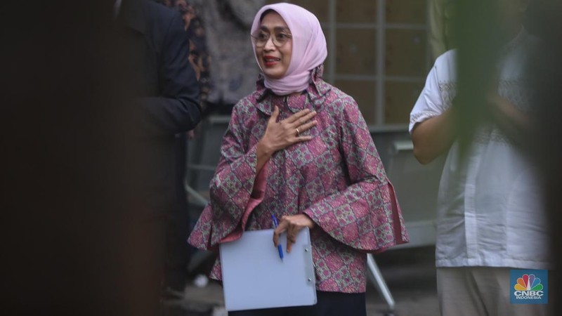 Mantan Dirut PT ASDP Indonesia Ferry (Persero), Ira Puspadewi meninggalkan Rumah Tahanan Merah Putih, Komisi Pemberantasan Korupsi (Rutan KPK), Kuningan, Jakarta, Jumat (28/11/2025). (CNBC Indonesia/Faisal Rahman)