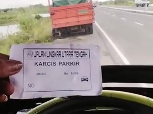 Sopir Keluhkan Jadi Korban Pungli Parkir di JLU Lamongan