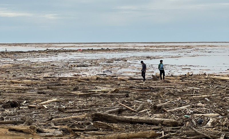 Menteri Kehutanan, Raja Juli Antoni saat rapat kerja dengan Komisi IV DPR RI di Komplek Parlemen, Jakarta, Kamis (4/12/2025). (Tangkapan Layar Youtube/DPR RI)