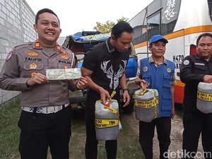 Truk Pengangkut Solar Terguling di Tulunagung Gunakan Pelat Palsu