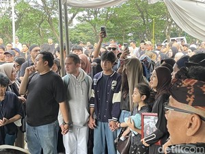 Pemakaman Gary Iskak Penuh Haru