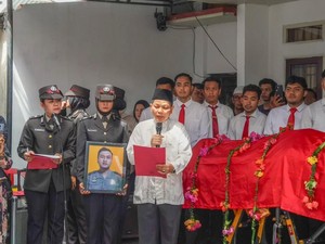 Kapolri Beri Kenaikan Pangkat Anggota Polda Riau yang Gugur di Sumbar