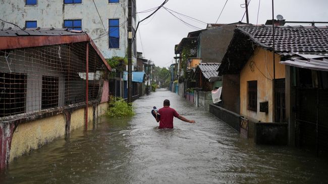 Petaka Banjir Menggila, Warga Terjebak di Atap Rumah-46 Tewas