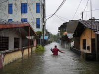 Petaka Banjir Menggila, Warga Terjebak di Atap Rumah-46 Tewas