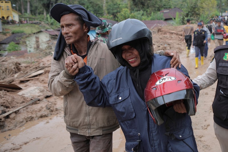 Jumlah korban tewas akibat banjir bandang dan longsor yang menerjang Kecamatan Batang Toru, Kabupaten Tapanuli Selatan (Tapsel), terus bertambah, Sabtu (29/11/2025). (REUTERS/Agatha Capri)