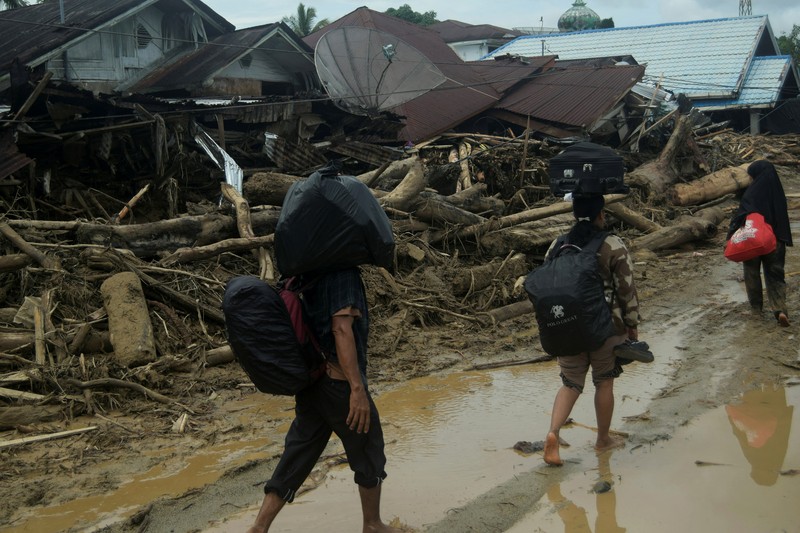 Jumlah korban tewas akibat banjir bandang dan longsor yang menerjang Kecamatan Batang Toru, Kabupaten Tapanuli Selatan (Tapsel), terus bertambah, Sabtu (29/11/2025). (REUTERS/Agatha Capri)