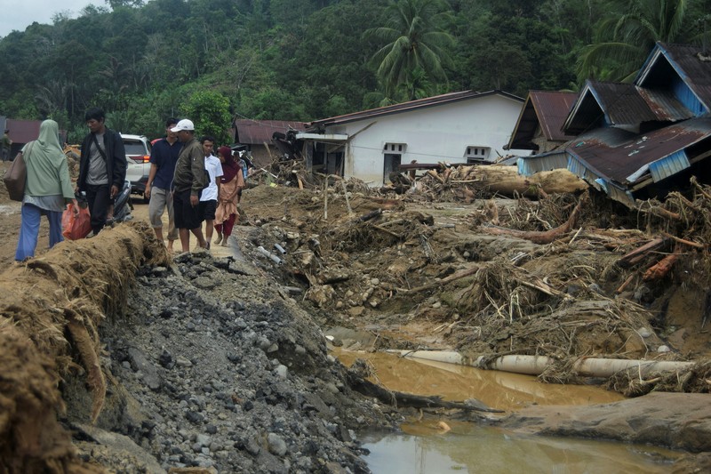 Jumlah korban tewas akibat banjir bandang dan longsor yang menerjang Kecamatan Batang Toru, Kabupaten Tapanuli Selatan (Tapsel), terus bertambah, Sabtu (29/11/2025). (REUTERS/Agatha Capri)