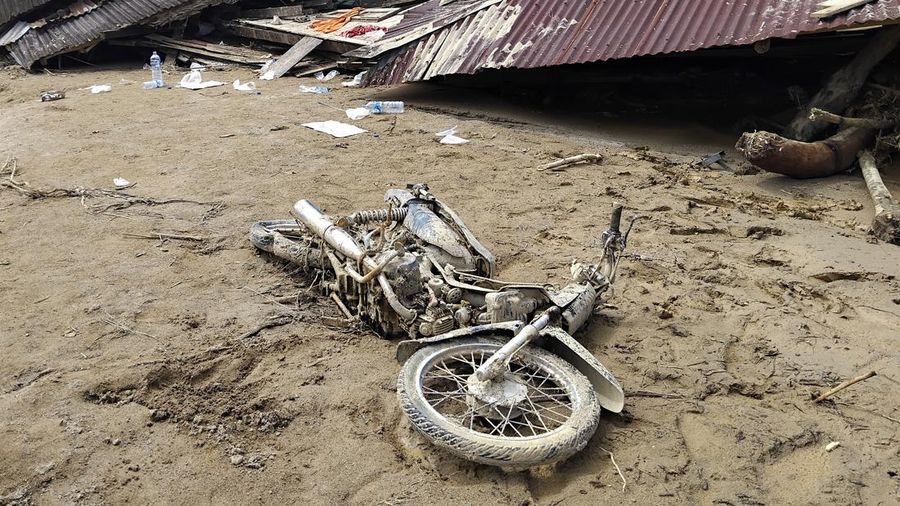 Jumlah korban tewas akibat banjir bandang dan longsor yang menerjang Kecamatan Batang Toru, Kabupaten Tapanuli Selatan (Tapsel), terus bertambah, Sabtu (29/11/2025). (REUTERS/Agatha Capri)