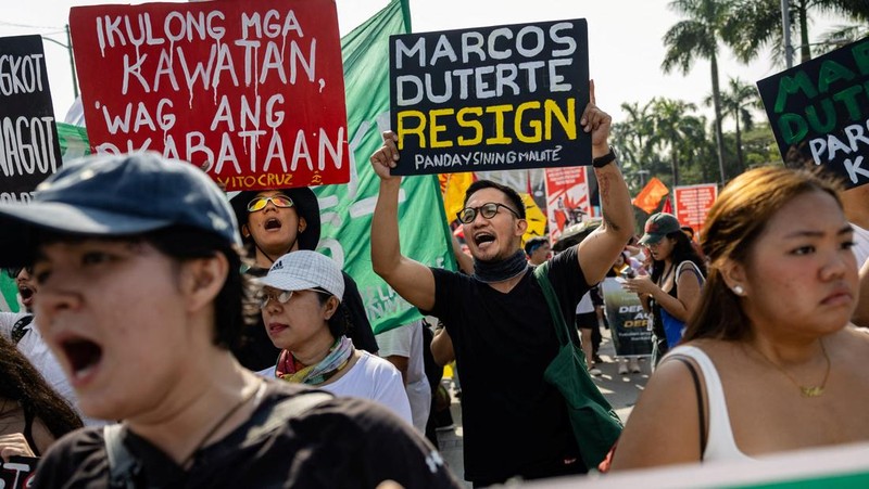 Demo antikorupsi di sepanjang Jalan Epifanio de los Santos, atau EDSA, di Quezon City, Metro Manila, Minggu (30/11/2025). (REUTERS/Eloisa Lopez)