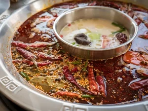 Salah Tuang Bahan Bakar ke Kaldu, 11 Pelanggan Hotpot Dilarikan ke RS