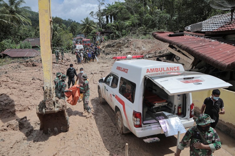 Jumlah korban tewas akibat banjir bandang dan longsor yang menerjang Kecamatan Batang Toru, Kabupaten Tapanuli Selatan (Tapsel), terus bertambah, Sabtu (29/11/2025). (REUTERS/Agatha Capri)