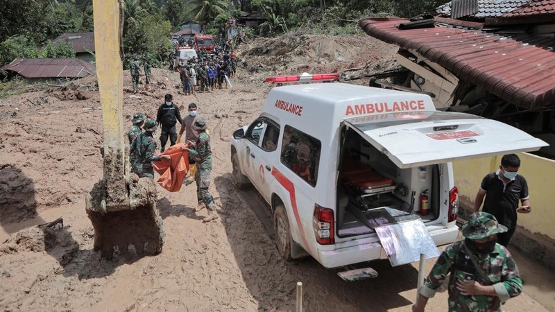 Jumlah korban tewas akibat banjir bandang dan longsor yang menerjang Kecamatan Batang Toru, Kabupaten Tapanuli Selatan (Tapsel), terus bertambah, Sabtu (29/11/2025). (REUTERS/Agatha Capri)