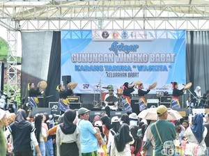 Festival Gunungan Wingko Lamongan Hadirkan Tugu 5 Meter & 5.850 Wingko