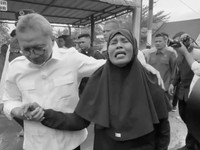 Zulhas Perintahkan Bulog Tambah Stok Sembako ke Korban Banjir-Longsor