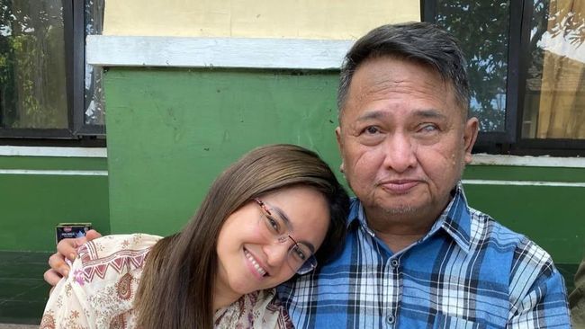 Marshanda Tulis Pesan Mengharukan Usai Sang Ayah Meninggal Dunia