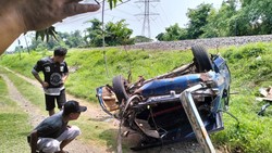 Mobil Tertabrak KA Mutiara Timur di Pasuruan, 4 Penumpang Sekeluarga Tewas 