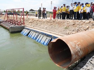 Bupati Eistianah Sebut Giant Sea Wall Pantura Akan Dibangun Mulai dari Demak