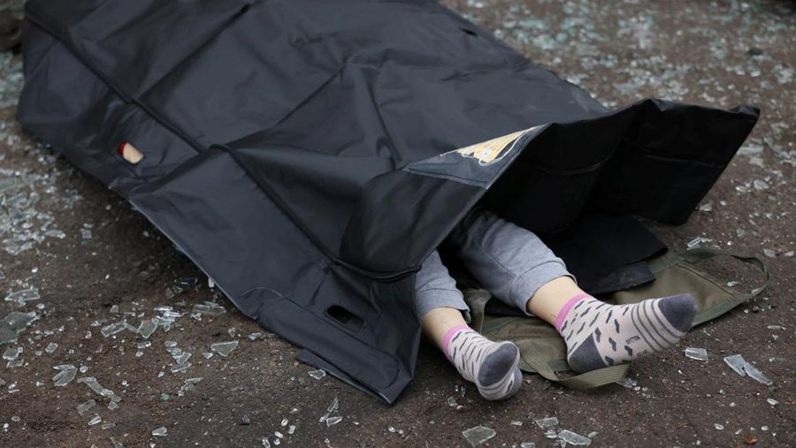 Akibat serangan rudal Rusia di Dnipro, Ukraina, Senin (1/12/2025). (Handout via REUTERS)