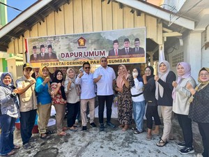 Andre Rosiade Tinjau Dapur Gerindra Sumbar yang Sediakan Ribuan Nasi Bungkus