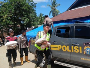 Bantuan Logistik Polda Riau Tiba di Sumbar, Disalurkan ke Posko Bencana