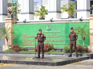 Agus Sahat ST Pimpin Apel Pertama sebagai Kepala Kejati Jatim